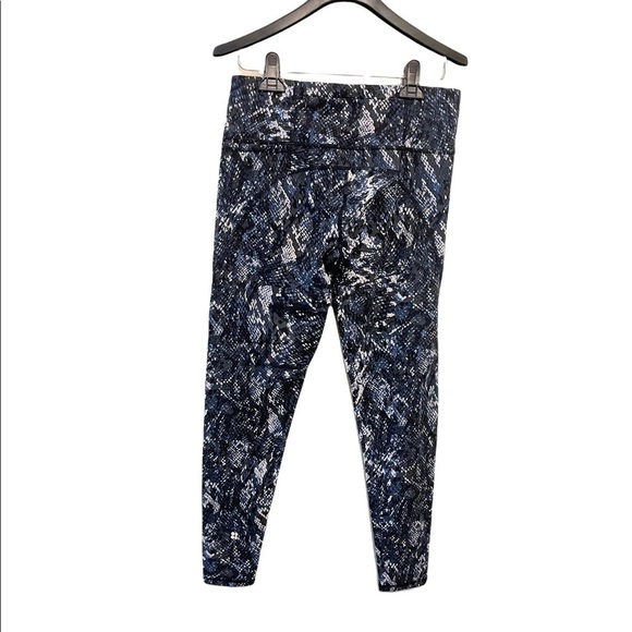 Sweaty Betty Blue Snake Print High Rise 7/8 Pocket Legging - Picture 5 of 9